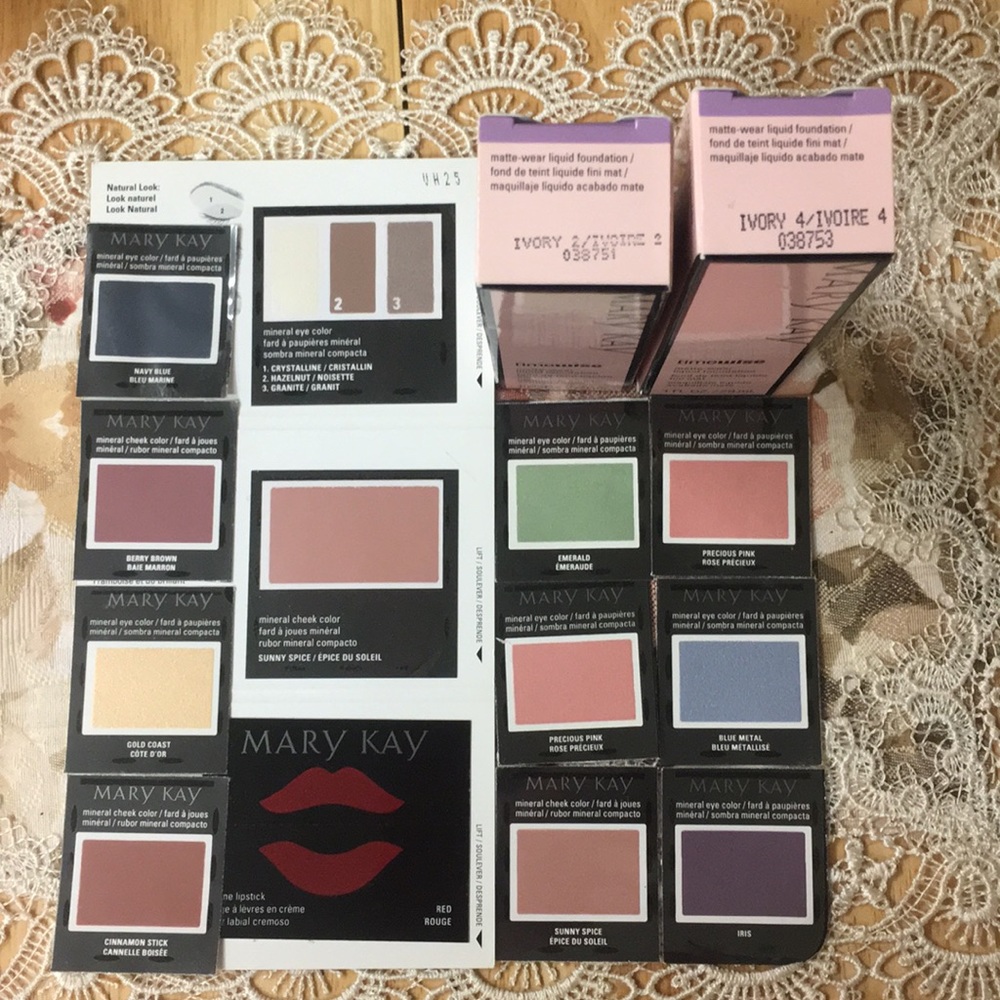 🌸Sold🌸Mary Kay Matt Wear Foundation w/Samples